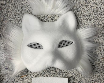 Vorgefertigte schlichte gefilzte Therian-Katzenmaske mit weißem Fell und weißen Augen