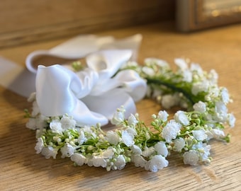 Baby's Breath with Buds Dog Wedding Wreath