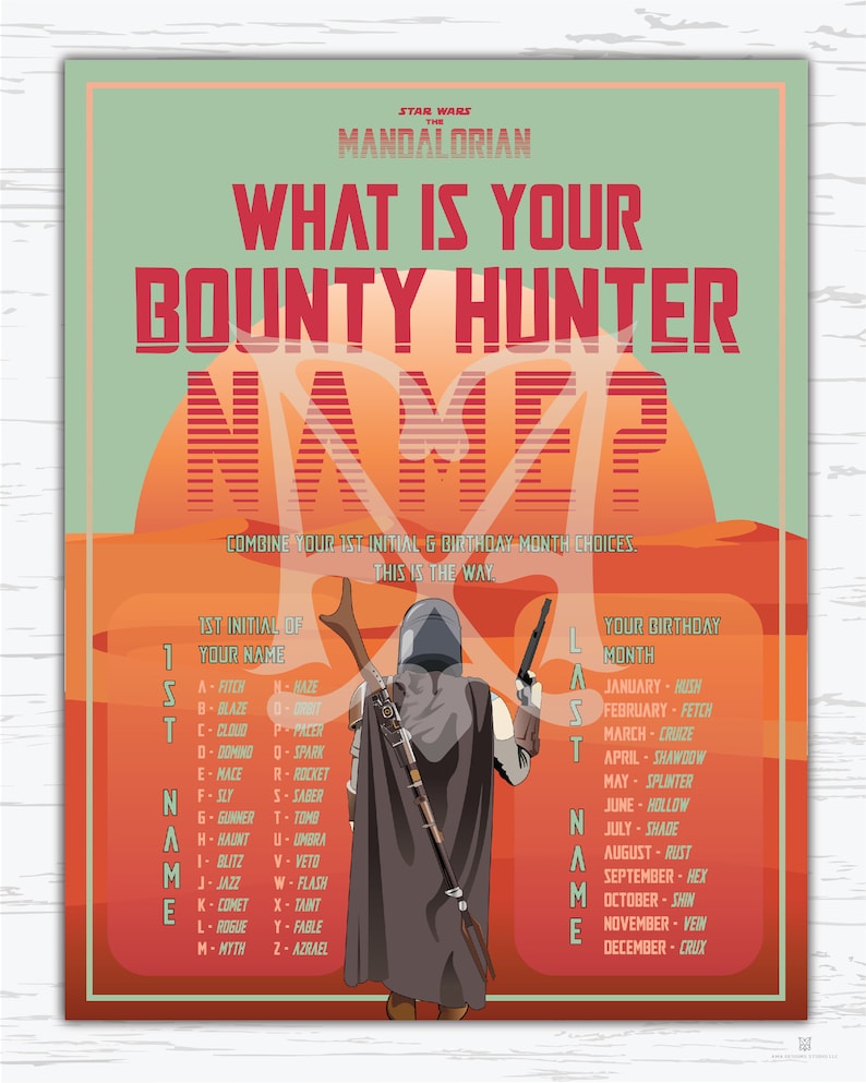 Puede incluir: Un p&oacute;ster imprimible con tem&aacute;tica de Star Wars: The Mandalorian con un esquema de color rojo, naranja y verde. El p&oacute;ster presenta una silueta del personaje de Mandalorian y el texto "&iquest;Cu&aacute;l es tu nombre de cazarrecompensas?"  Combina tu primera inicial y tu mes de nacimiento. Este es el camino.