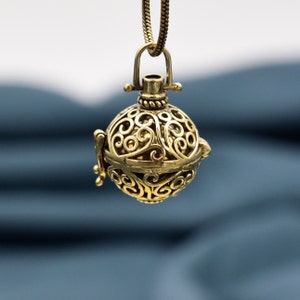 Angel caller SHANTI made of brass, with necklace, maternity necklace