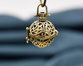Angel caller SHANTI made of brass, with necklace, maternity necklace