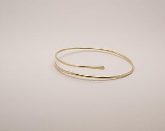 Upper arm bangle “AMI” in silver or gold brass | Smooth adjustable bangle for women & men
