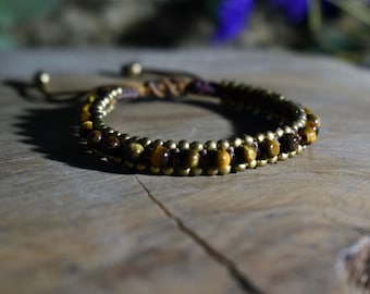 Macrame bracelet with tiger eye gemstones