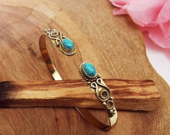 Vintage brass bangle with turquoise gemstone