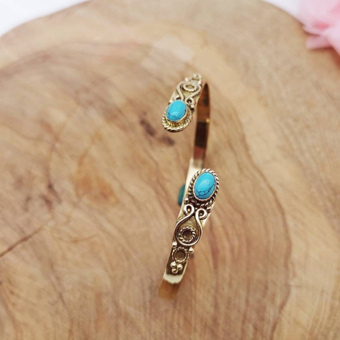 Bracelet Jonc Vintage Laiton Doré - Texturé Avec Strass Et Cabochons Turquoise - Style Bohème