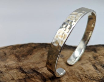 Simple silver bangle with hammered structure, 925 sterling silver, unisex