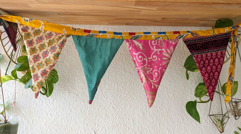 Bunte Wimpelkette aus recycelten Saris, indoor und outdoor, Bunte Deko Girlande zdjęcie 8