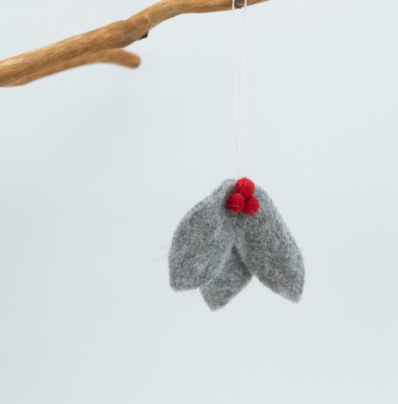 Pendant Leaves With Berries, Christmas Tree Decoration Made of Felt - Etsy