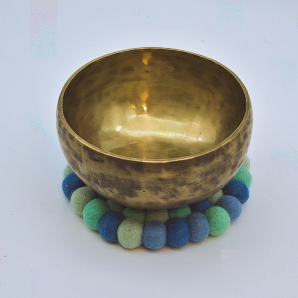 Large handmade chakra singing bowl from Nepal