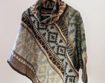 Cálido poncho bohemio WILKE, beige/marrón/azul claro