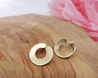 Open circle stud earrings