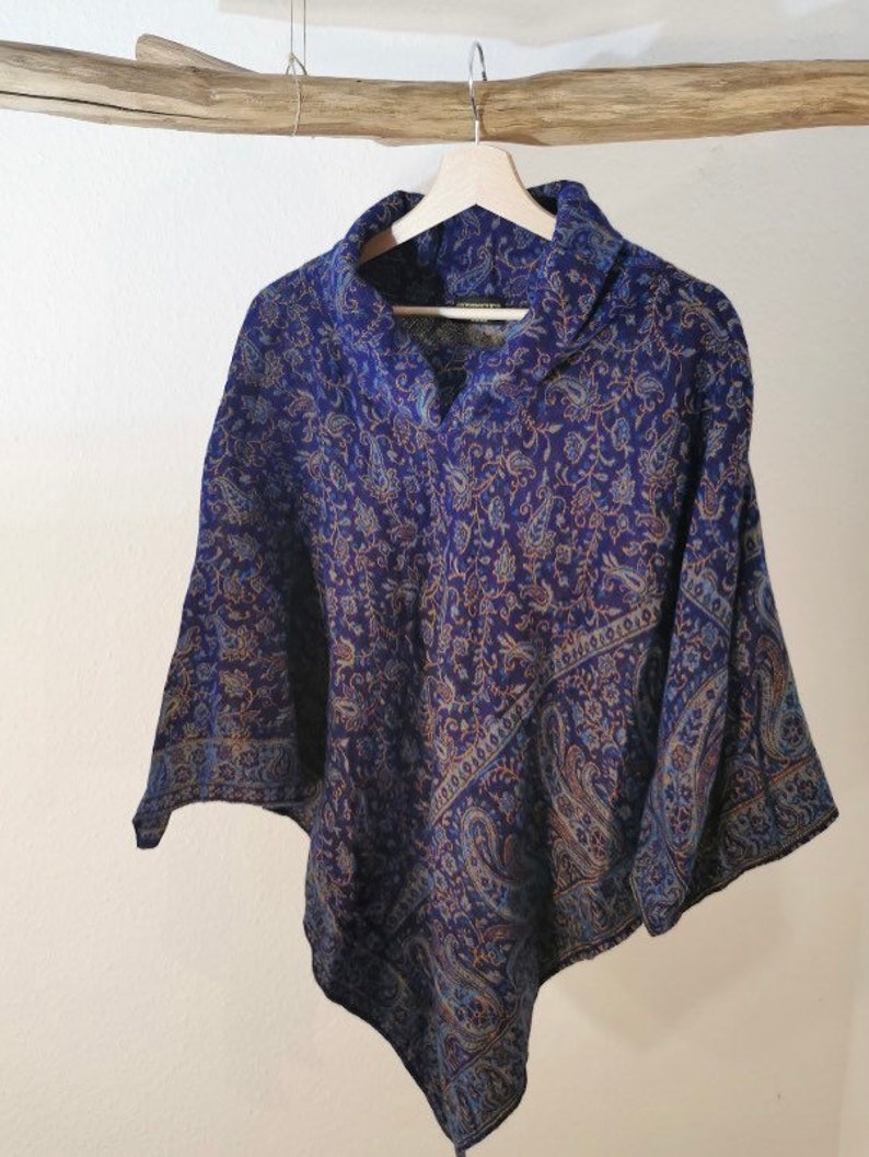 Kuscheliger Poncho VIOLA, blau/türkis Bild 1