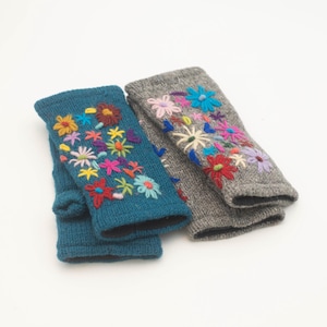 Menottes, chauffe-mains, chauffe-poignets, tricotés, pétrole / gris avec fleurs en filigrane