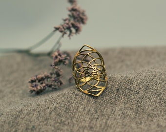 Mandala Ring “LAYA” in Messing | Verguld statement ring met delicate bloemenmandala, verstelbare maat & nikkelvrij