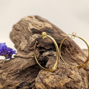 Boucles d&#39;oreilles créoles MIRA, dorées, avec fermeture à boucle