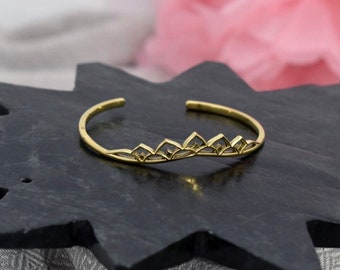 Brass bangle "GOLDEN WAVE", minimalist open bangle | delicate wave bangle, adjustable boho brass jewelry for women