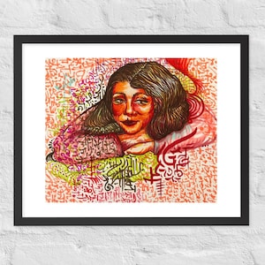 Könnte beinhalten: Ein farbenfrohes digitales Gemälde einer Frau mit braunen Haaren und Augen. Die Frau ist mit einem sanften Lächeln dargestellt und von einem Hintergrund aus abstrakten Formen und Mustern in Rosa-, Rot- und Gelbtönen umgeben.