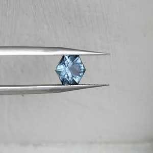 2.0 Carat Montana Sapphire/ Natural / 6.9 mm