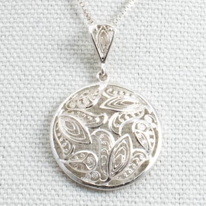 Vintage Sterling Silver Box Chain From Italy With A Filigree Floral Pendant Made In Germany. [Size 16&quot;]