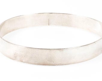 Burkhardtのヴィンテージスターリングシルバー彫刻入りバングル