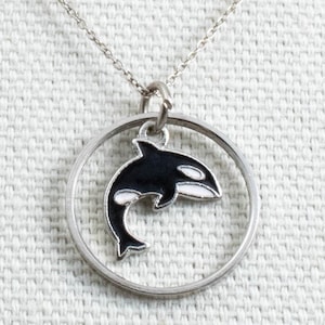 Vintage Sterling Silver Rolo Chain With Round Killer Whale Pendant By JCM [Size 19&quot;]