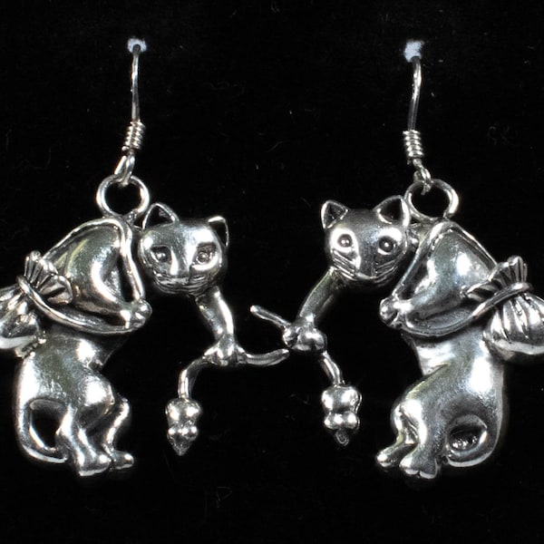 Vintage Sterling Silver Dangle Earrings With Vagabond Cat Holding Mouse!