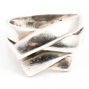 Vintage sterlingsilverring med abstrakt lager och omlottdesign! [Storlek 7,75 US]