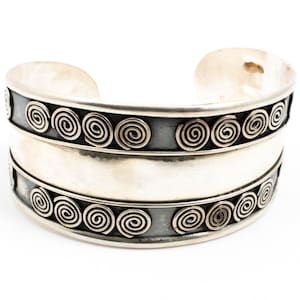 Breite Vintage Armspange aus Sterlingsilber mit Spiralmotiven! [Größe 18 cm]