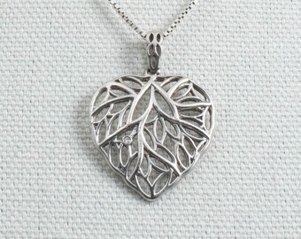 Vintage Sterling Silver Box Chain With Floral Leaves In A Heart Shaped Pendant Made By IMAYA! [Size 18"]