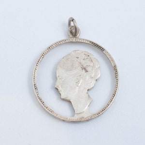 Vintage 720 Silver Netherlands 1 Gulden Coin Pendant! Queen Juliana!