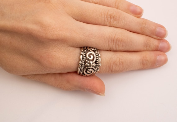 Vintage Sterling Silver Ring with Laser Cut Archi… - image 2