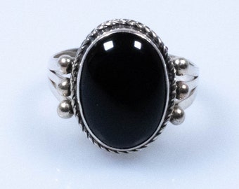 Vintage Sterling Silver Antique Solitaire Oval Onyx Ring [Size 6.75 US]