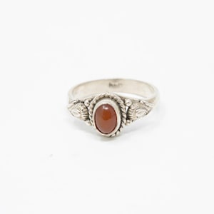 Vintage Sterling Silver Oval Carnelian Leaf Motif Ring! [Size 8 US]