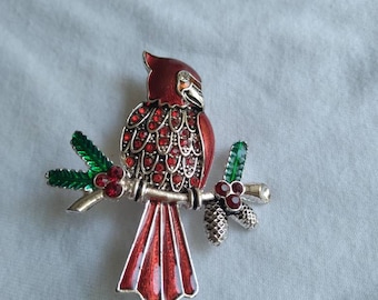 Kerstbroche met strasssteentjes en kardinaalmotief