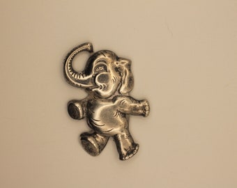Broche vintage en argent sterling avec un bébé éléphant