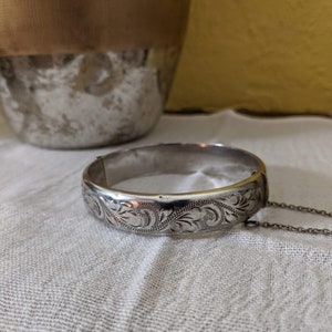 Vintage Sterling Silver hinged bangle
