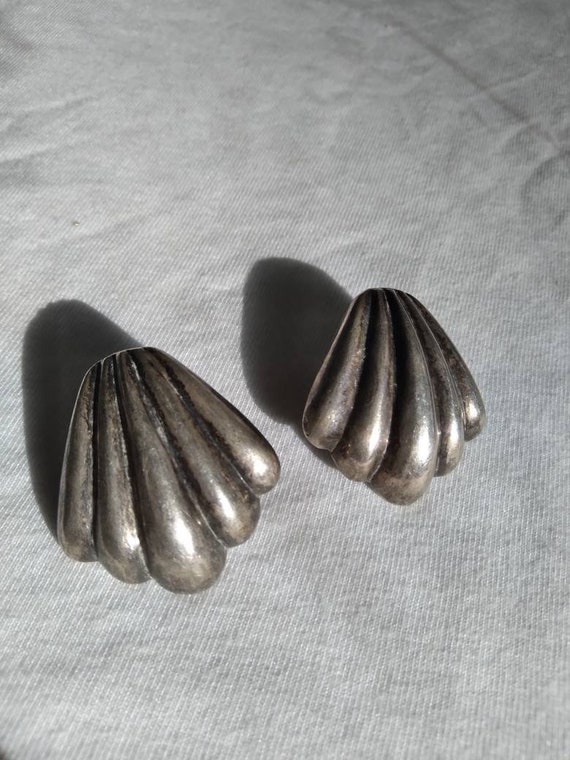 925 sterling silver seashell ribbed hollow earling