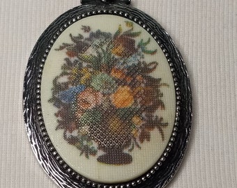 1970s Sarah Coventry Flower Bouquet Needlepoint Pendant