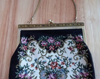 Vintage Threaded Clutch With Chain