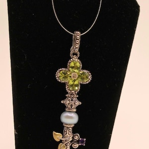 Pingente Barbara Bixby em ouro amarelo 18k e prata esterlina 925 com peridotos e outras pedras preciosas