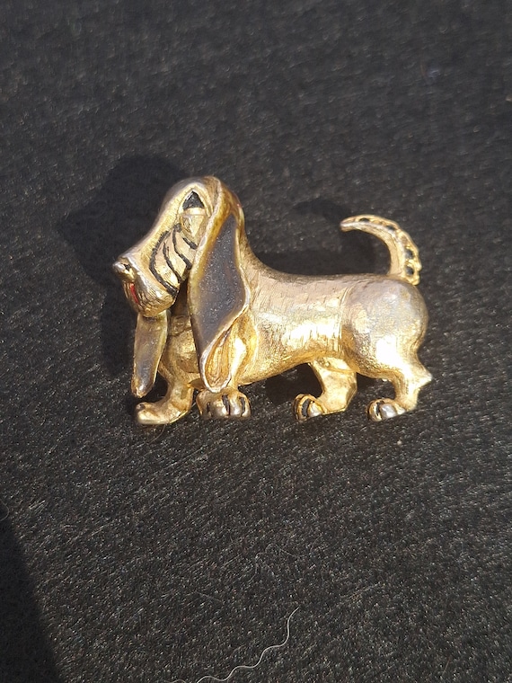 Goldtone Basset Hound Dog Brooch Pin