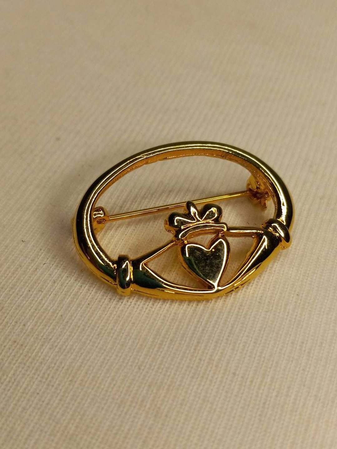 claddagh tie pin