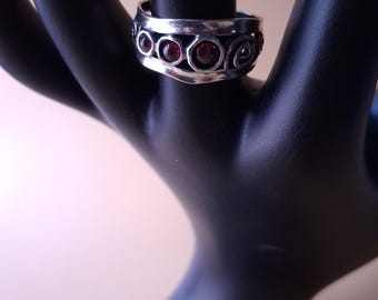Ring aus Sterlingsilber und Granat aus Israel