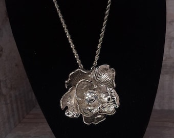 Collana con fiori di Kenneth Jay Lane
