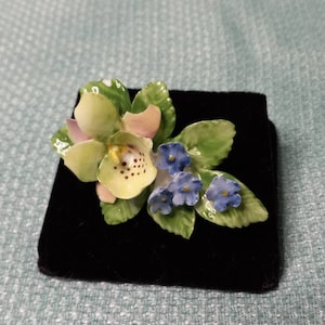 Vintage Capodimonte Flower Brooch