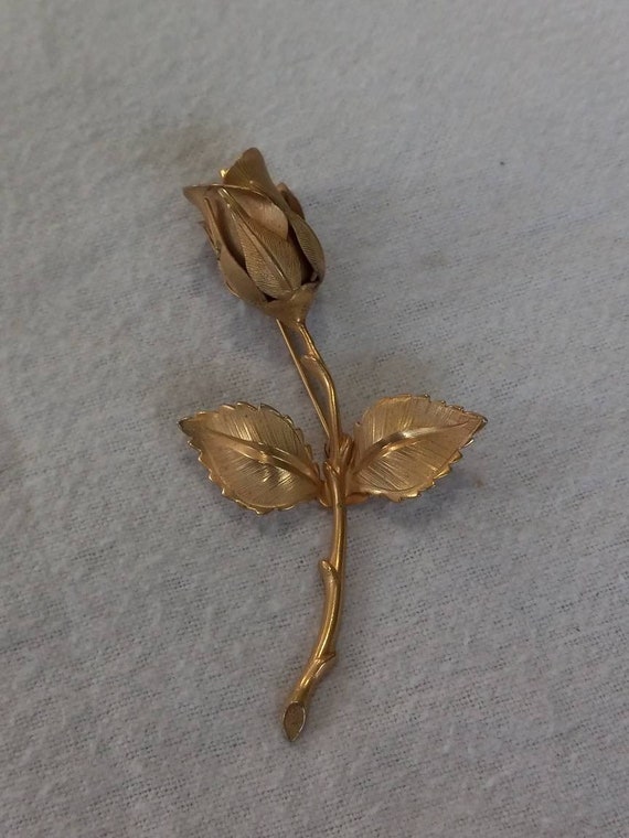 Vintage Giovanni Gold Tone Christmas Rose Brooch P