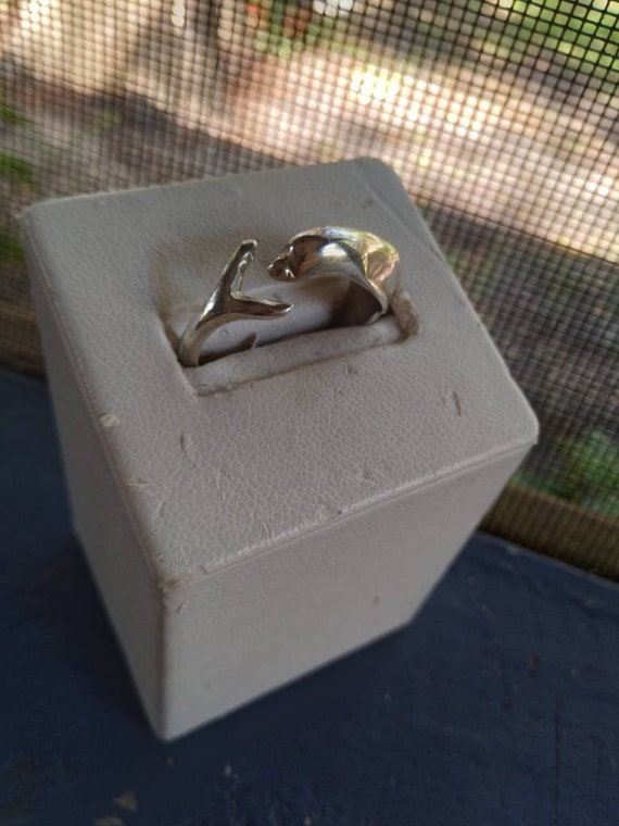 Solid silver dolphin ring size 8 - image 1