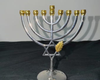 Menorah vintage rehaussée de feuilles d'or