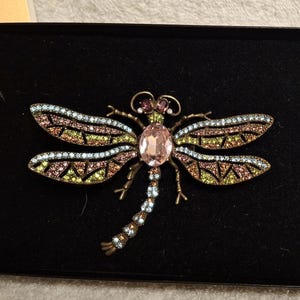 Heidi Daus Zitternde Brillianz Swarovski Kristall Libelle Brosche Pin in Original Box