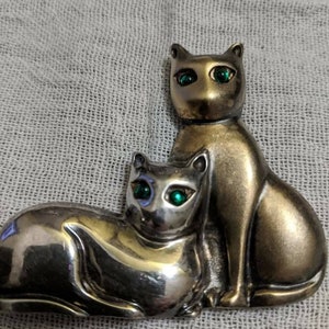 Vintage sterling silver Gorham cats with emerald eyes brooch/pendant